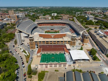 Teksas, Austin 'deki Darrell K Royal Memorial Stadyumu. Teksas Üniversitesi kampüsü..  