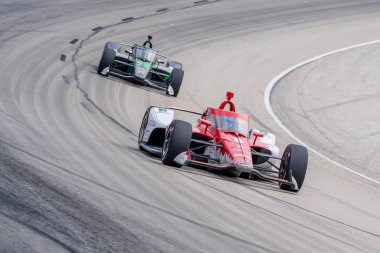 İsveç 'in Kumla kentinden MARCUS ERICSSON (8), Ft Worth TX' teki Texas Motor Pisti 'nde PPG 375 sırasındaki dönüşler boyunca yarışır..