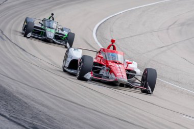 İsveç 'in Kumla kentinden MARCUS ERICSSON (8), Ft Worth TX' teki Texas Motor Pisti 'nde PPG 375 sırasındaki dönüşler boyunca yarışır..