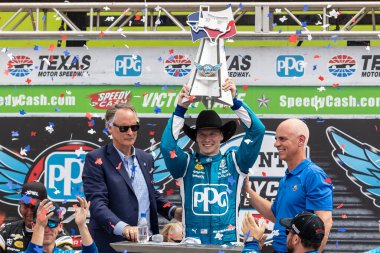 Nashville, Tennessee 'den JOSEF NEWGARDEN (2) Ft Worth, TX, ABD' deki Texas Motor Speedway 'de PPG 375' i kazandı..