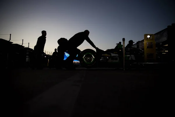 ユンコス ホルリンガー レーシングのクルーはアメリカテキサス州フォートワースで開催されるPpg 375のレースカーを準備している — ストック写真