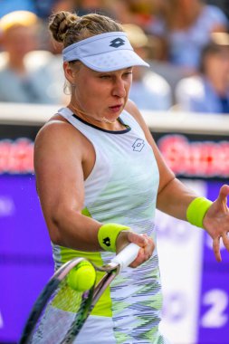  JESSICA PEGULA, ABD 'nin Charleston şehrinde düzenlenen Credit One Charleston Açık' ta ABD ANNA BLINKOVA (1) karşısında oynamaktadır. Jessica 6-2, 6-0 kazandı..