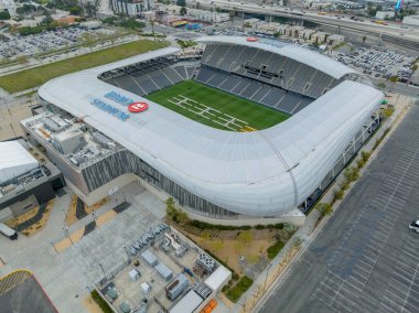 BMO Stadyumu, Major League Soccers Los Angeles Football Club ve National Women 's Soccer Angel City' ye ev sahipliği yapmaktadır..