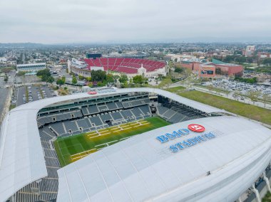 BMO Stadyumu, Major League Soccers Los Angeles Football Club ve National Women 's Soccer Angel City' ye ev sahipliği yapmaktadır..
