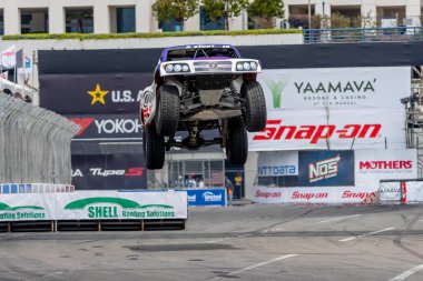 Brownsburg 'dan ROBERT STout (28), Long Beach' in Long Beach Caddeleri 'ndeki Acura Grand Prix (Long Beach' in Acura Grand Prix 'si) provası sırasında dönüşler boyunca seyahat ediyor..