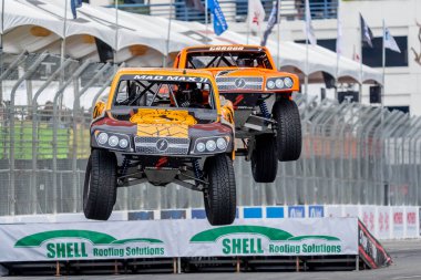 Havasu Gölü 'nden MAX GORDON (77), AZ Long Beach' in Long Beach Caddeleri 'ndeki Acura Grand Prix' si için yapılan antrenmanda virajlardan geçiyor..