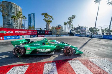 Barselona, İspanya 'dan ALEX PALOU (10), Long Beach' in Long Beach caddelerindeki Acura Grand Prix 'si için yapılan antrenmanda 11. virajdan geçer..
