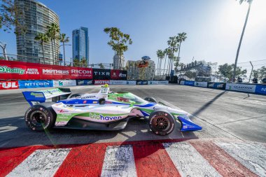Payette 'li STING RAY ROBB (R) (51), Idaho Long Beach' teki Long Beach Caddeleri 'ndeki Acura Grand Prix antrenmanı sırasında 11. virajdan geçiyor..