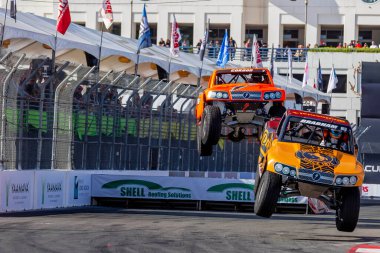 Indianapolis 'ten MATT BRABHAM (83), Long Beach' in Long Beach Caddeleri 'ndeki Acura Grand Prix' si sırasında dönüşlerde yarışır..