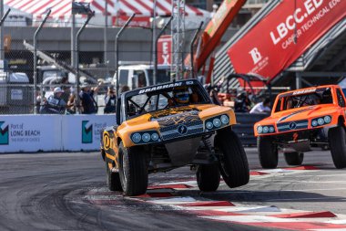 Indianapolis 'ten MATT BRABHAM (83), Long Beach' in Long Beach Caddeleri 'ndeki Acura Grand Prix' si sırasında dönüşlerde yarışır..