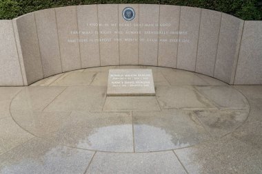 Ronald Reagan Başkanlık Kütüphanesi, Birleşik Devletler 'in 40. başkanı Ronald Reagan' ın başkanlık kayıtlarının depolandığı depodur..