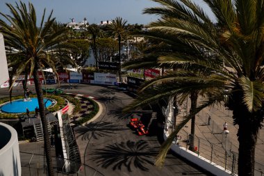 Kopenhag, Danimarka 'dan BENJAMIN PEDERSEN (R) (55), Long Beach, CA, ABD' deki Long Beach Acura Grand Prix antrenmanı sırasında yolda ilerliyor.