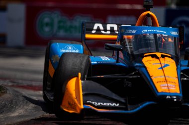 Nevada City, Kaliforniya 'dan ALEXANDER ROSSI (7), Long Beach, CA, ABD' deki Long Beach 'in Acura Grand Prix' si sırasında yarışa devam ediyor.
