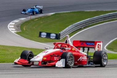 Louisville, Kentucky 'den JACOB ABEL (51) Birmingham AL' daki Barber Motor Sporları Parkı 'nda Firestone Grand Prix of Alabama' nın INDY NXT tatbikatı sırasında virajlardan geçer..