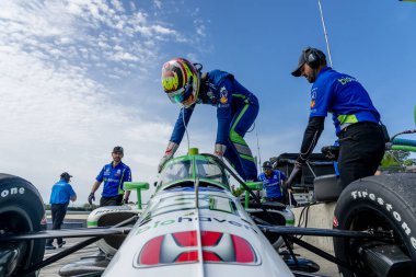 Payette, Idaho 'dan STING RAY ROBB (R) (51) Birmingham AL' deki Barber Motor Sporları Parkı 'nda Alabama Indy Grand Prix çocukları için pratik yapmaya hazırlanıyor..