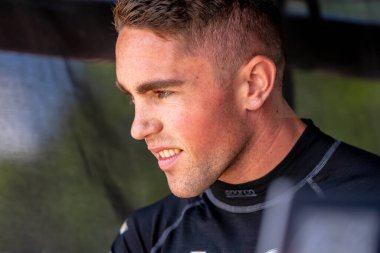 Danimarka, Kopenhag 'lı BENJAMIN PEDERSEN (R) (55), Birmingham AL' deki Barber Motorsporları Parkı 'nda Alabama Indy Grand Prix çocukları için pratik yapmaya hazırlanıyor..