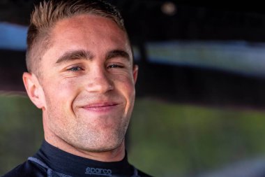 Danimarka, Kopenhag 'lı BENJAMIN PEDERSEN (R) (55), Birmingham AL' deki Barber Motorsporları Parkı 'nda Alabama Indy Grand Prix çocukları için pratik yapmaya hazırlanıyor..