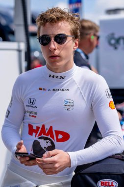 Şikago, Illinois 'den DAVID MALUKAS (18), Birmingham AL' daki Barber Motorsporları Parkı 'nda Alabama Indy Grand Prix çocukları için antrenman yapmaya hazırlanıyor..