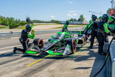 Cambridge, Cambridgeshire, İngiltere 'den CALLUM ILOTT (77), Birmingham AL' deki Barber Motor Sporları Parkı 'ndaki Alabama Indy Grand Prix' inde arabasını servise getiriyor..
