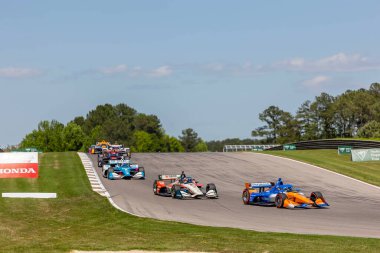 Auckland, Yeni Zelanda 'dan SCOTT DIXON (9), Birmingham AL' deki Berber Motorsporları Parkı 'nda düzenlenen Alabama Indy Grand Prix sırasında dönüşler boyunca yarışır..