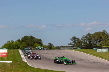 Cambridge, Cambridgeshire, İngiltere 'den CALLUM ILOTT (77), Birmingham AL' deki Barber Motor Sporları Parkı 'nda düzenlenen Alabama Indy Grand Prix sırasında virajlarda yarışır..