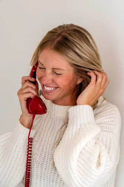 Gorgeous Blonde Model Talks Phone Showing Emotion Home Environment — Stock fotografie