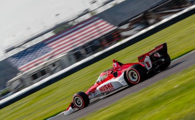 Kumla, İsveç 'ten MARCUS ERICSSON (8) Indianapolis' teki Indianapolis Motor Yarış Pisti 'nde yapılan GMR Grand Prix tatbikatı sırasında virajlardan geçer..