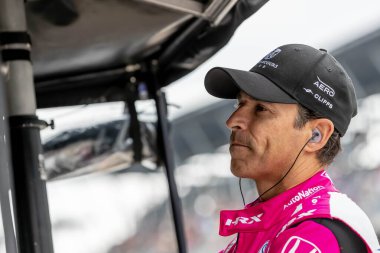 Brezilya 'nın Sao Paulo şehrinden INDYCAR sürücüsü HELIO CASTRONEVES (06), Indianapolis, IN, ABD' deki Indianapolis Motor Yarış Pisti 'ndeki GMR Grand Prix' ine katılmaya hak kazanmıştır..