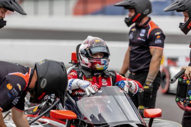 Woodbury, Connecticut 'tan INDYCAR sürücüsü SANTINO FERRUCCI (14), Indianapolis, IN, ABD' deki Indianapolis Motor Yarış Pisti 'ndeki GMR Grand Prix' sine katılmaya hak kazandı..