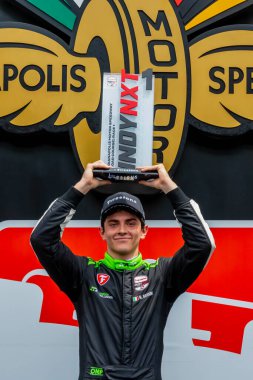 INDYCAR NXT sürücüsü, MATTEO NANNININI (75) (R) (İtalya), Indianapolis, IN, ABD 'deki Indianapolis Motor Yarışı' nda ilk INDYCAR NXT yarışını kazandı..