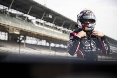 Woodbury, Connecticut 'tan SANTINO FERRUCCI (14), Speedway IN' deki Indianapolis Motor Yarış Pisti 'ndeki GMR Grand Prix antrenmanı sırasında pit road' a çıkıyor..