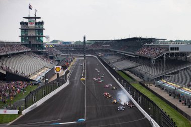 Barcelona, İspanya 'dan ALEX PALOU (10), Indianapolis Motor Yarış Pisti' ndeki GMR Grand Prix sırasında yolda ilerliyor.