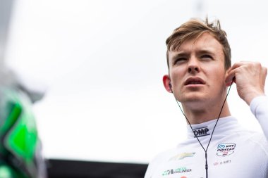 Cambridge, Cambridgeshire, İngiltere 'den CALLUM ILOTT (77), Speedway IN' deki Indianapolis Motor Speedway 'deki GMR Grand Prix tatbikatı öncesinde takım elbise giyiyor..