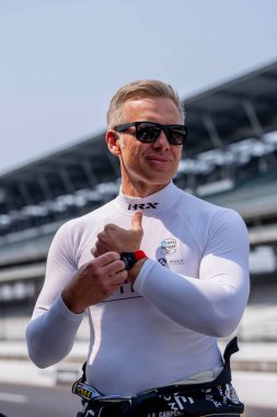 Indianapolis, Indiana 'dan INDYCAR sürücüsü ED CARPENTER (33), Indianapolis, ABD' deki Indianapolis Motor Speedway 'de Indianapols 500 için antrenman yapmaya hazırlanıyor..  