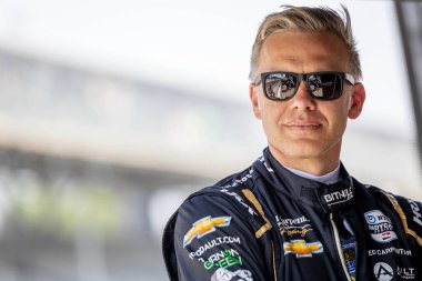 Indianapolis, Indiana 'dan INDYCAR sürücüsü ED CARPENTER (33) Indianapolis 500 için Indianapolis, ABD' deki Indianapolis Motor Speedway 'de pratik yapmaya hazırlanıyor..  