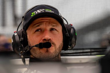 INDYCAR sürücüsü Arrecifes, Arjantin 'den AGUSTIN HUGO CANAPINO (R) (78), Indianapolis 500 için Indianapolis' teki Indianapolis Motor Yarış Pisti 'nde antrenman yapmaya hazırlanıyor..  