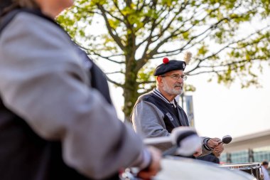 Gordon Pipers, Indianapolis, IN, ABD 'deki Indianapolis 500' e katılmaya hak kazanan INDYCAR takımlarından önce sahne aldı..  