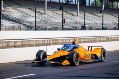 INDYCAR sürücüsü, Nevada City, California 'dan ALEXANDER ROSSI (7) ve onun Arrow McLaren Chevrolet takımı, Indianapolis 500' e Indianapolis, IN, ABD.  