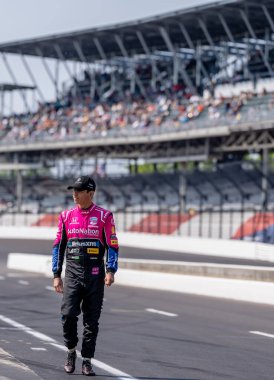 Sao Paulo, Brezilya 'dan INDYCAR sürücüsü HELIO CASTRONEVES (06) ve onun Meyer Shank Racing Honda takımı, Indianapolis' teki Indianapolis 500 'e katılmaya hazır olun..  