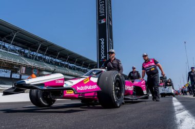 Sao Paulo, Brezilya 'dan INDYCAR sürücüsü HELIO CASTRONEVES (06) ve onun Meyer Shank Racing Honda takımı, Indianapolis' teki Indianapolis 500 'e katılmaya hazır olun..  