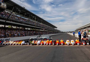 Nashville, Tennessee 'den JOSEF NEWGARDEN (2), Indianapolis Motor Yarış Pisti' nde Indianapolis 500 'ü kazandı..  