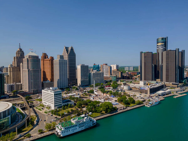 The Streets of Downtown Detroit принимает участие в серии INDYCAR на Гран-при Детройта в Детройте, MI, США.  
