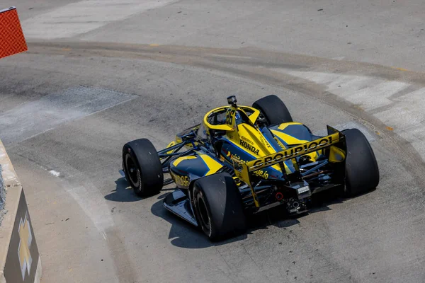 カリフォルニア州バレンシアのIndycarドライバー Colton Herta デトロイトのダウンタウンで開催されたシボレー デトロイト グランプリの練習中にアンドレッティ オートスポーツ ホンダ車のターンを通過します — ストック写真