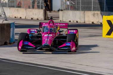 INDYCAR sürücüsü, Montorillon, Fransa 'dan SIMON PAGENAUD (60), Detroit, MI, ABD' deki Detroit Caddeleri Chevrolet Detroit Grand Prix tatbikatı sırasında Meyer Shank Racing Honda arabasıyla tur atıyor..  