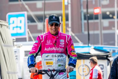 Brezilya 'nın Sao Paulo şehrinden INDYCAR sürücüsü HELIO CASTRONEVES (06), Detroit, ABD' nin Detroit şehrindeki Sokaklar 'da yapılacak Chevrolet Detroit Grand Prix' ine hazırlanıyor..  