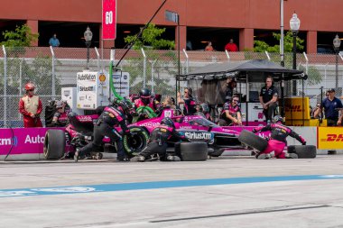 INDYCAR sürücüsü, Montorillon, Fransa 'dan SIMON PAGENAUD (60), Detroit, MI, ABD' deki Detroit Sokaklarında Chevrolet Detroit Grand Prix sırasında Meyer Shank Racing Honda 'sını hizmete soktu..  