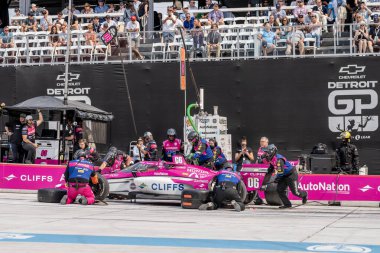 Brezilya 'nın Sao Paulo şehrinden INDYCAR sürücüsü HELIO CASTRONEVES (06), Detroit, MI, ABD' de bulunan Detroit Streets of Downtown Detroit Grand Prix 'inde Meyer Shank Racing Honda' sını hizmete soktu..  