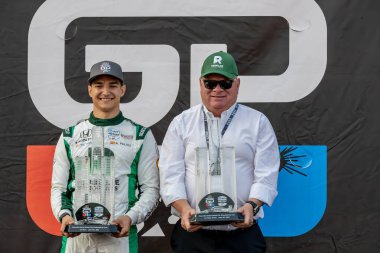 INDYCAR sürücüsü, Barcelona, İspanya 'dan ALEX PALOU (10), Detroit, MI, ABD' deki Detroit Sokakları 'nda Chevrolet Detroit Grand Prix' ini kazandı..  