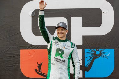 INDYCAR sürücüsü, Barcelona, İspanya 'dan ALEX PALOU (10), Detroit, MI, ABD' deki Detroit Sokakları 'nda Chevrolet Detroit Grand Prix' ini kazandı..  
