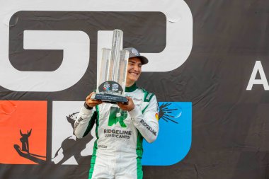 INDYCAR sürücüsü, Barcelona, İspanya 'dan ALEX PALOU (10), Detroit, MI, ABD' deki Detroit Sokakları 'nda Chevrolet Detroit Grand Prix' ini kazandı..  